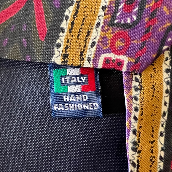 •VALENTINO• Vintage 100%‎ Silk Abstract Print Necktie - Picture 9 of 9